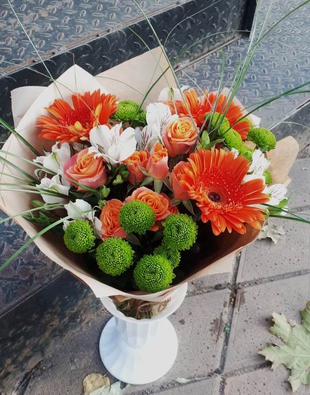 Букет цветов из: Герберы, Хризантемы, Альстромерии и Розы в Талинке