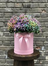 Цветочная композиция из Гипсофила и Розы в шляпной коробке в Талинке