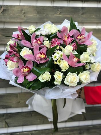 Букет цветов из: Розы и Хризантемы в Талинке