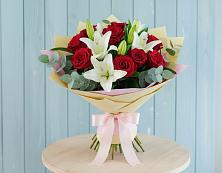 Букет цветов из:  Лилии и Розы в Талинке