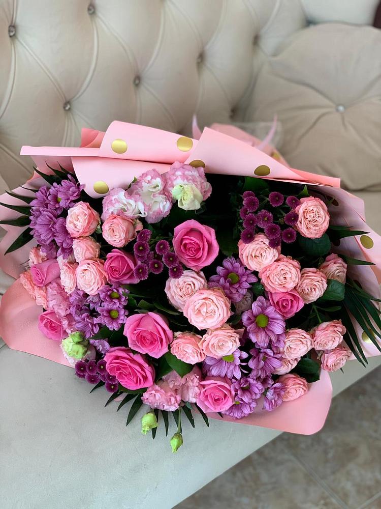 Букет цветов из: Хризантемы, Розы и Лизиантусы в Талинке