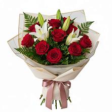 Букет цветов из:  Лилии и Розы в Талинке