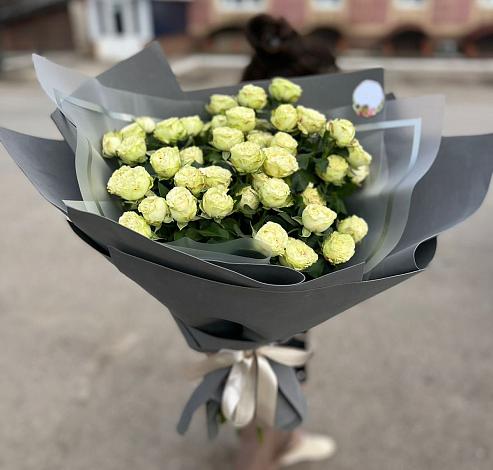 Букет Белые кустовые розы Солинеро в Талинке