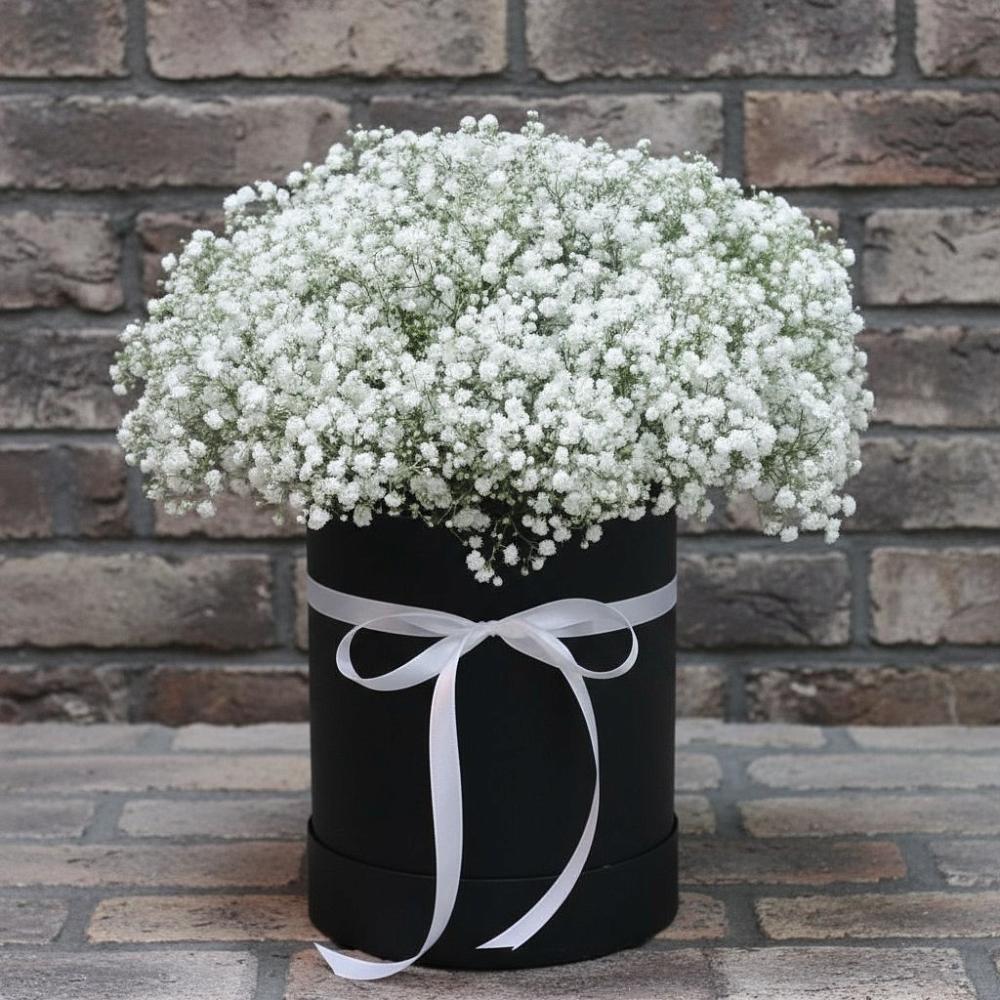 Цветочная композиция из Гипсофила в шляпной коробке в Талинке