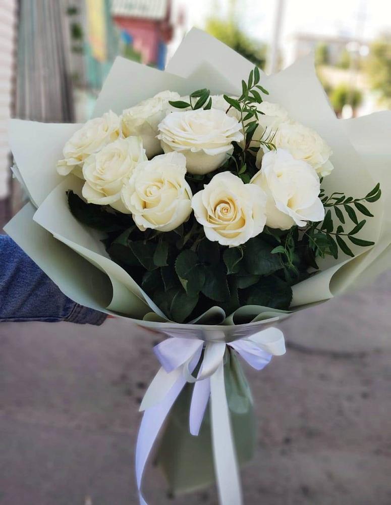 Букет Белые розы Проуд в Талинке