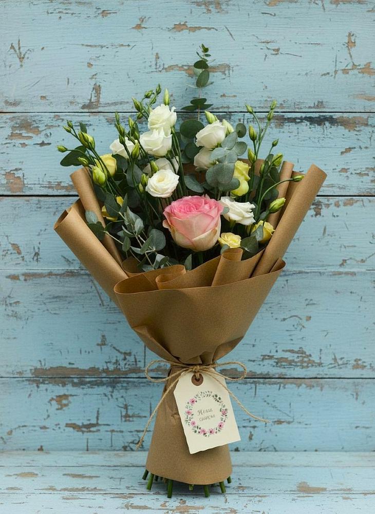 Букет цветов из: Розы и Лизиантусы в Талинке