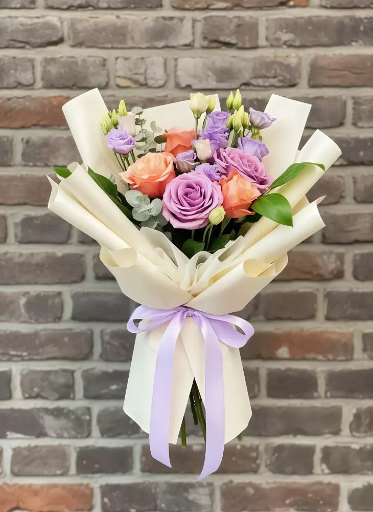 Букет цветов из: Лизиантусы и Розы в Талинке