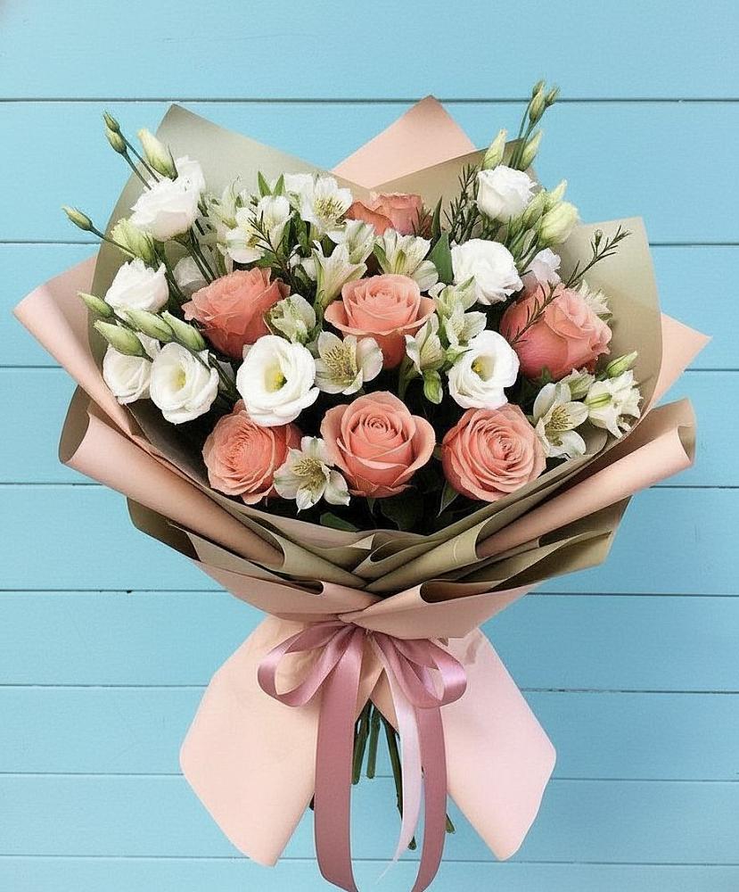 Букет цветов из: Розы, Альстромерии и Лизиантусы в Талинке