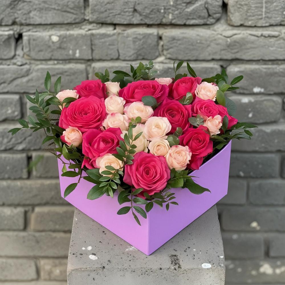 Цветочная композиция из Розы в коробке в Талинке