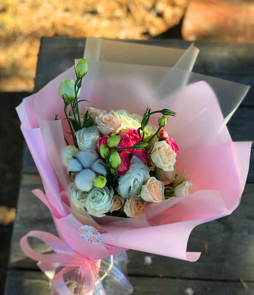 Букет цветов из: Розы и Лизиантусы в Талинке