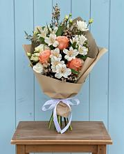 Букет цветов из:  Альстромерии, Лизиантусы, Розы и Хризантемы в Талинке