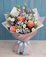 Букет цветов из:  Лизиантусы, Розы, Альстромерии и Гипсофила в Талинке