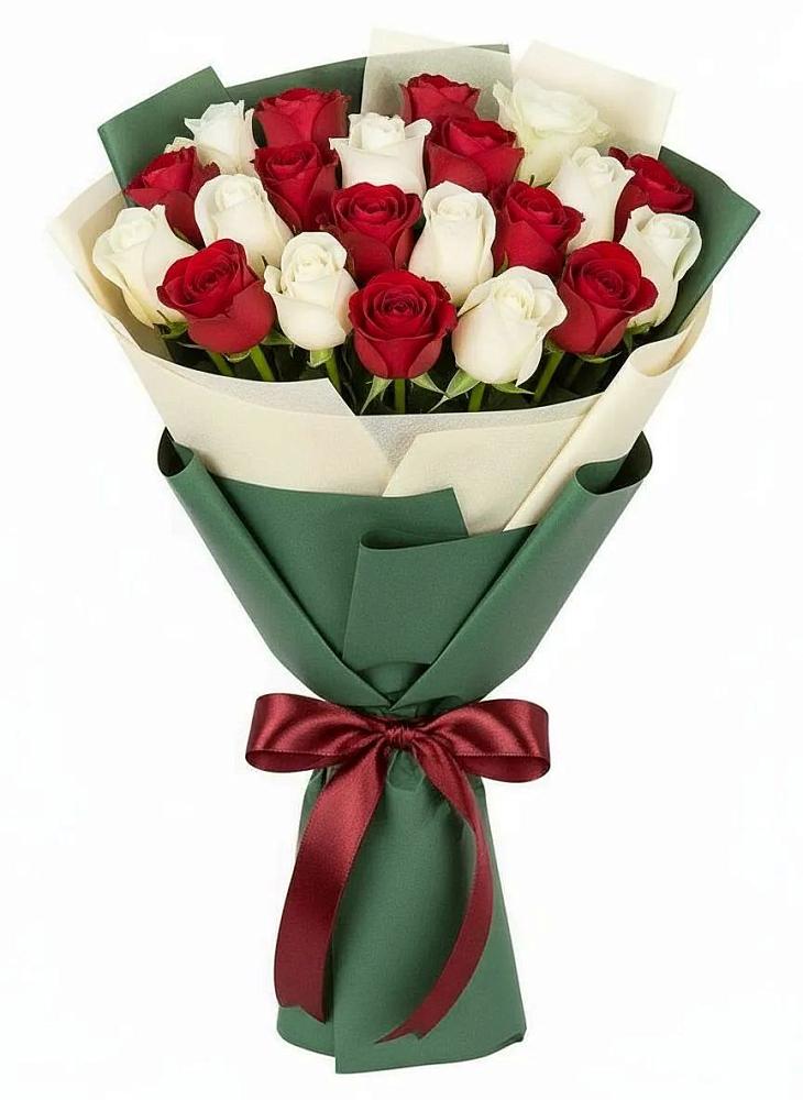 Букет Микс из красных и белых роз в Талинке
