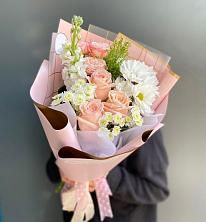 Букет цветов из:  Хризантемы и Розы в Талинке