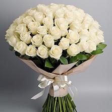 Букет 101 беля роза Белоснежка в Талинке