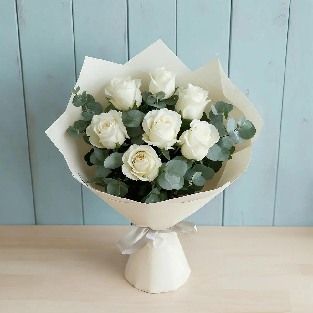 Букет Белые розы в Эвкалипте в Талинке