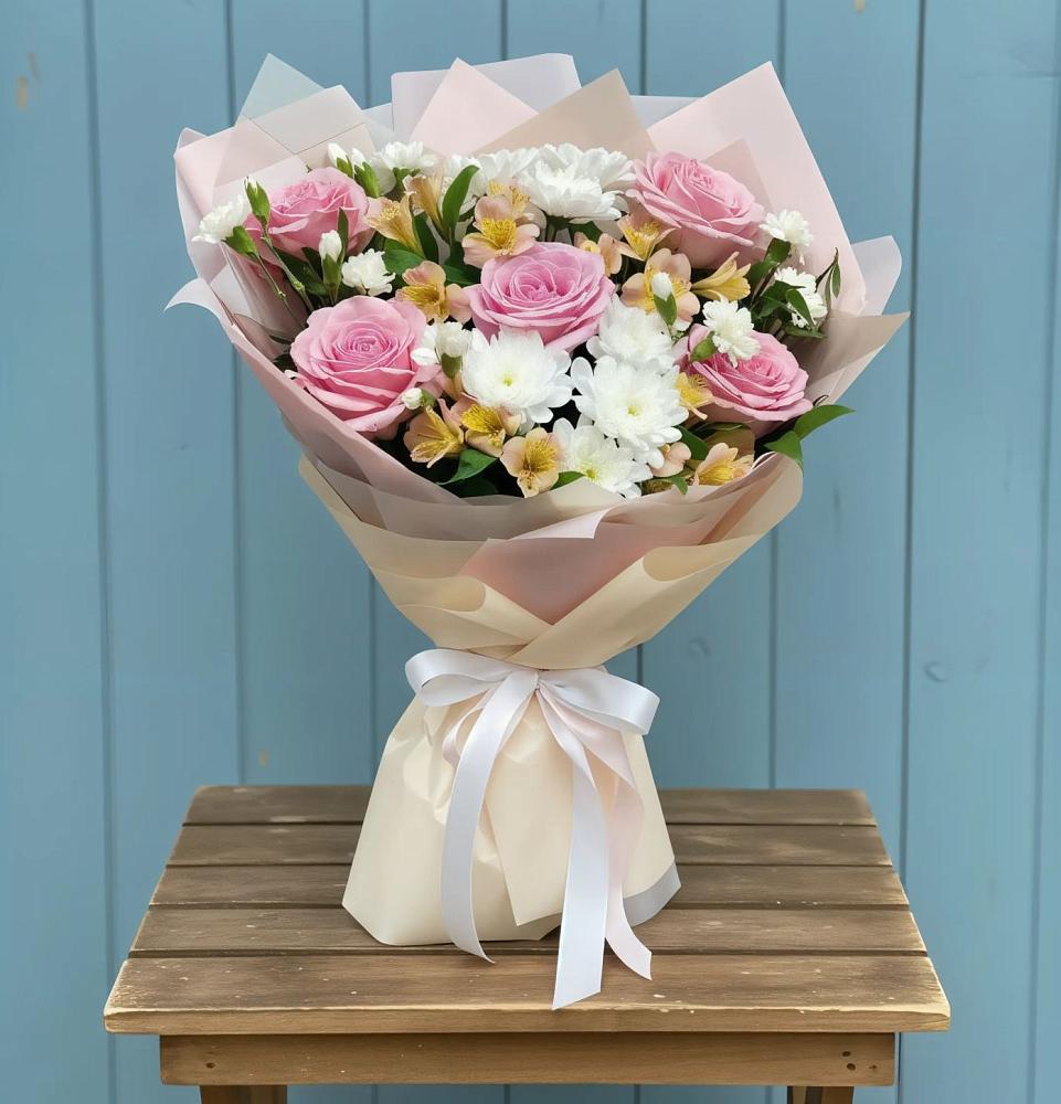 Букет цветов из: Гвоздики, Орхидеи и Розы в Талинке