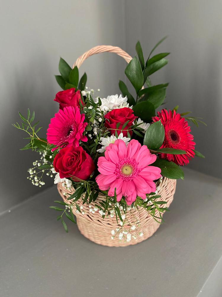 Цветочная композиция из Розы, Хризантемы и Герберы в корзине в Талинке