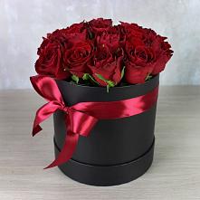 Цветочная композиция из Розы в шляпной коробке #REPLACE_PRED# Талинке