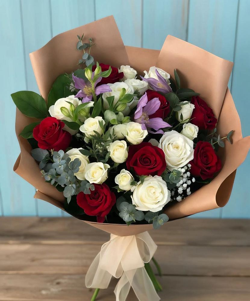 Букет цветов из: Розы и Альстромерии в Талинке
