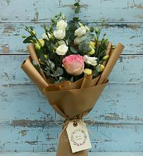 Букет цветов из:  Розы и Лизиантусы в Талинке