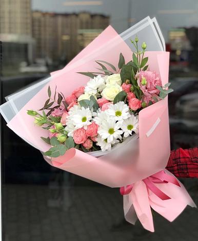 Букет цветов из: Розы, Лизиантусы и Хризантемы в Талинке