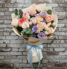 Букет цветов из:  Розы, Лизиантусы и Гвоздики в Талинке