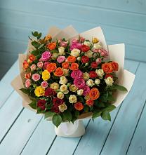 Букет Микс из разноцветных кустовых роз в Талинке