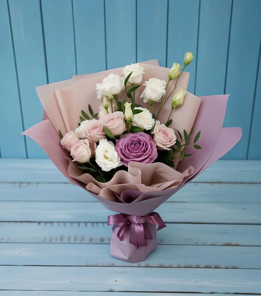 Букет цветов из: Розы и Лизиантусы в Талинке